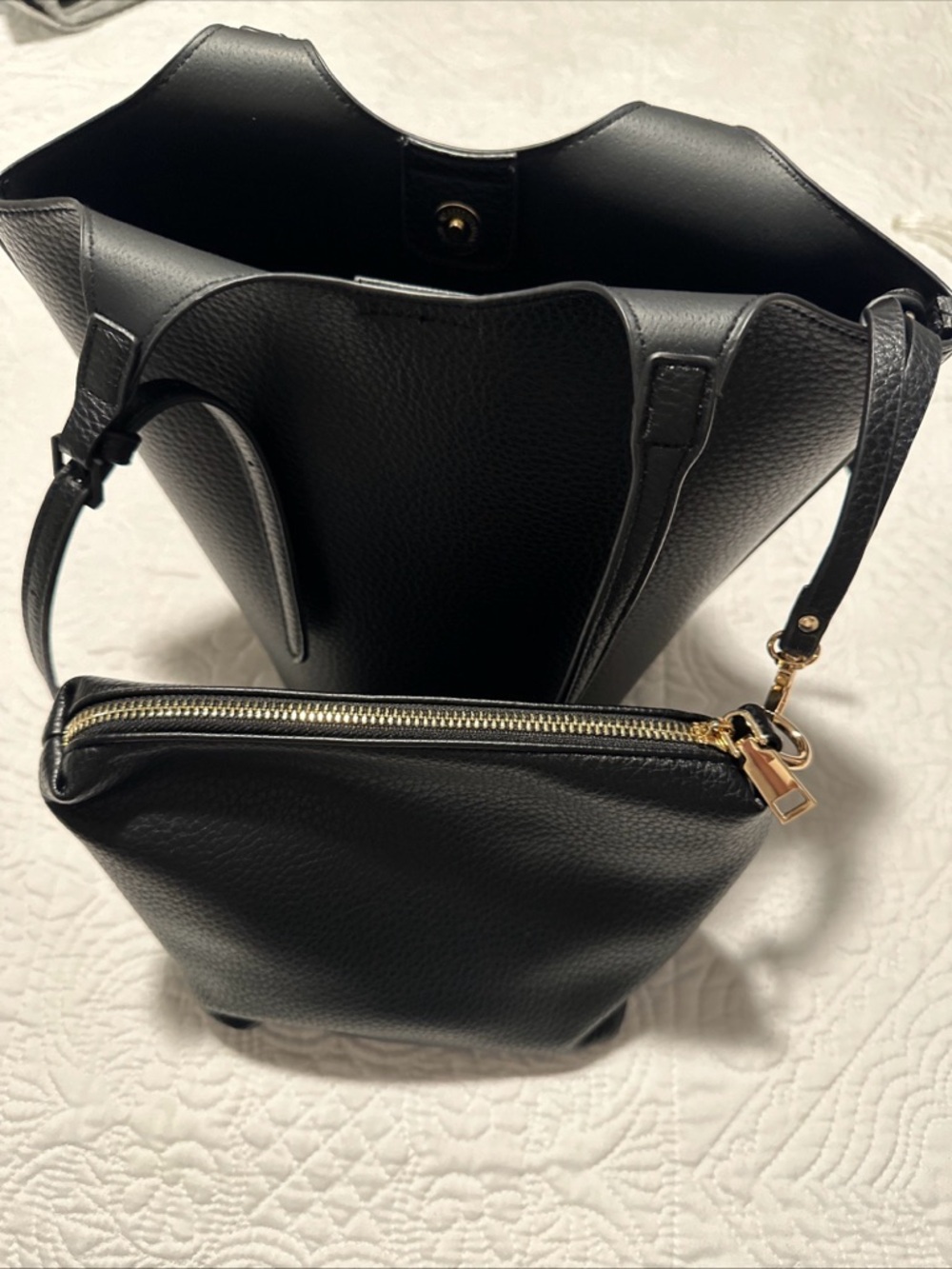 Classic Black Women’s Bucket Style Handbag aka ‘A Purse in A Purse’ EUC - Picture 6 of 9